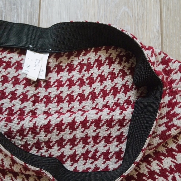 Burgundy houndstooth patterned a line skirt - Picture 3 of 5